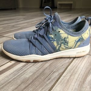 Light blue Nike free